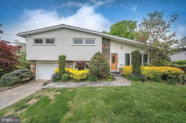 720 PAXON HOLLOW RD, Broomall, PA 19008