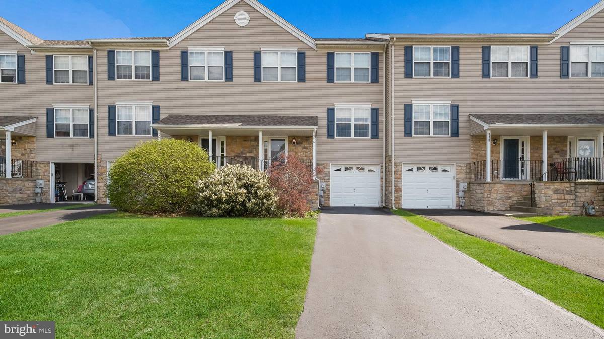 Warrington, PA 18976,376 CEDAR WAXWING DR