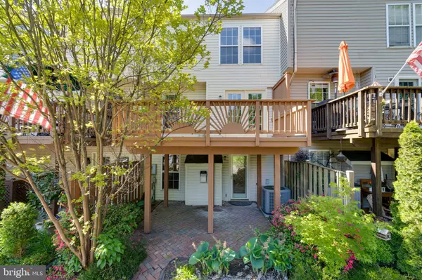 Alexandria, VA 22314,921 ROLFE PL