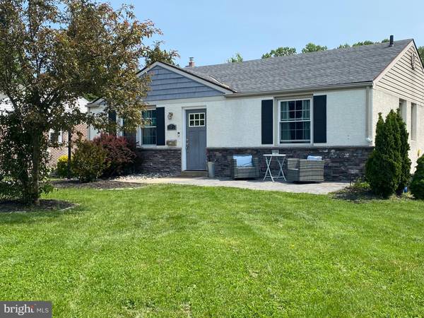 9 E GARDEN RD, Broomall, PA 19008