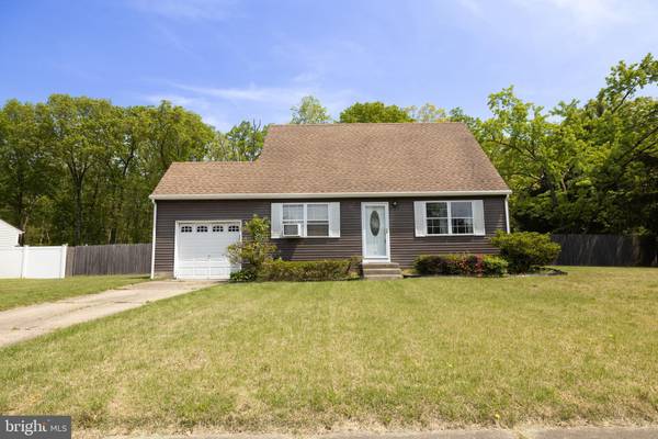 4 VILLA DR, Berlin, NJ 08009