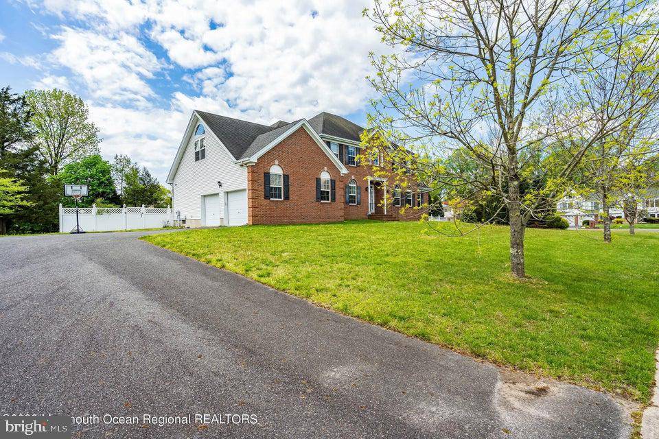 Jackson, NJ 08527,1 BRIDLE CT