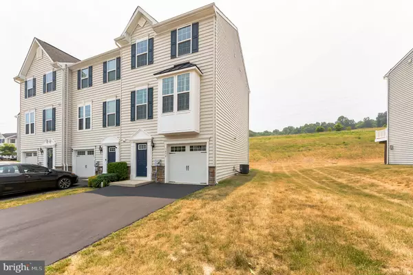 1832 HONEYSUCKLE CT, Downingtown, PA 19335