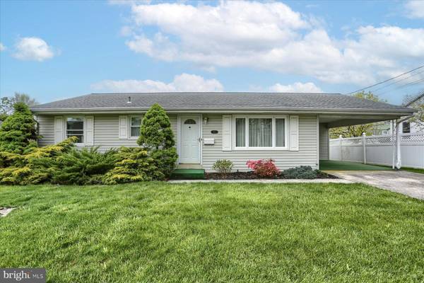 11 OAKWOOD CIR, Camp Hill, PA 17011