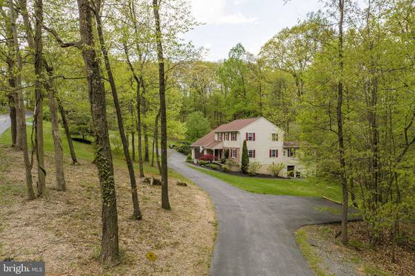 945 SWAMP CHURCH RD, Reinholds, PA 17569