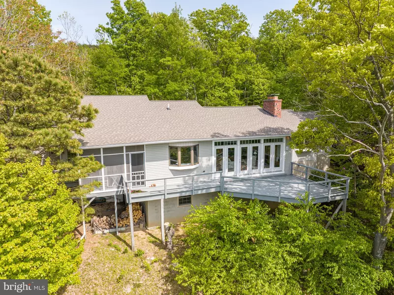 1072 EAGLES NEST LN, Harpers Ferry, WV 25425