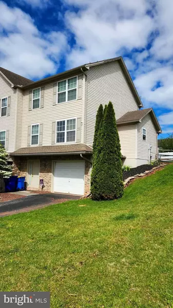 215 FISHER DR, York, PA 17404