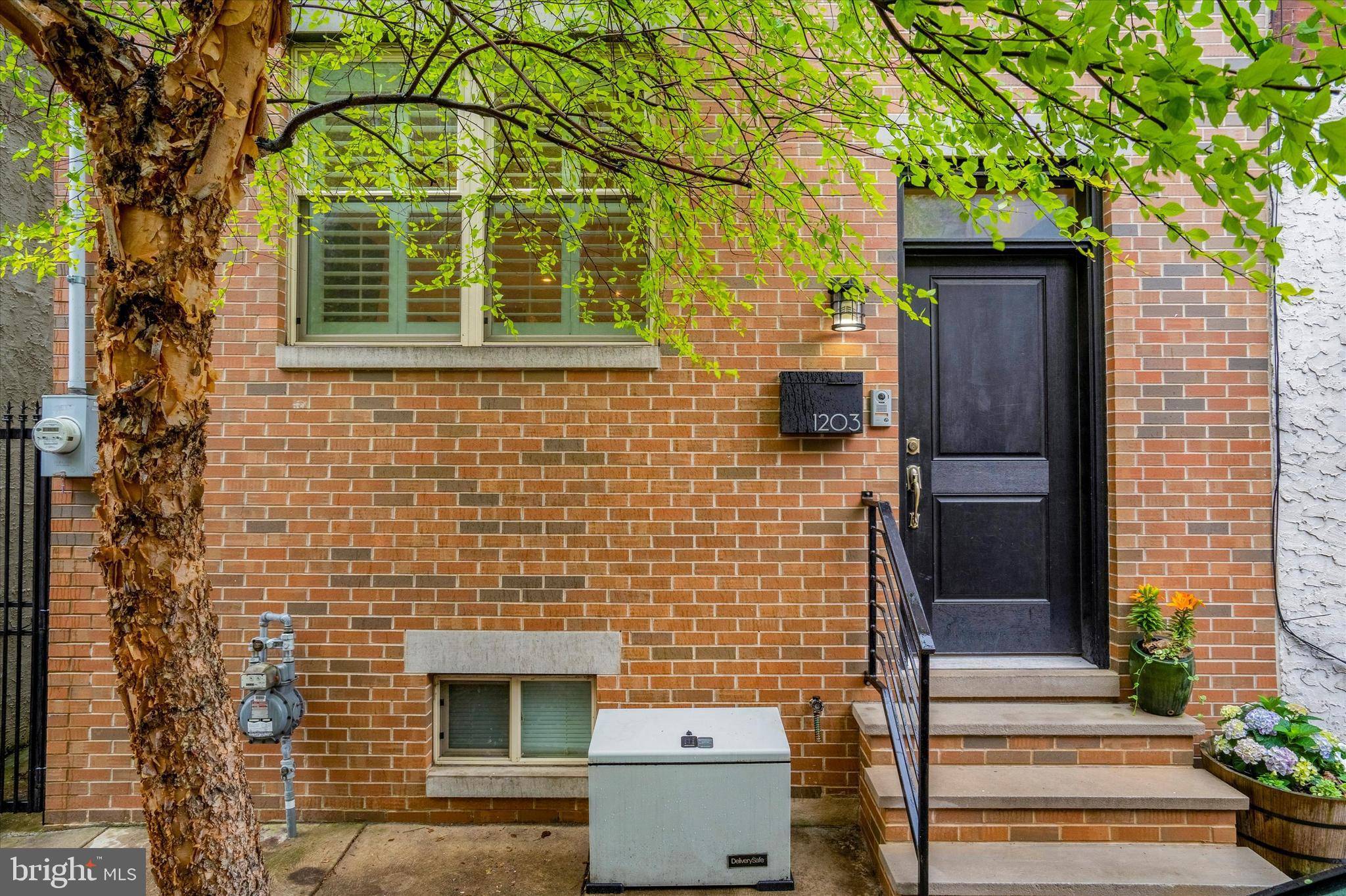 1203 S CLARION ST, Philadelphia, PA 19147