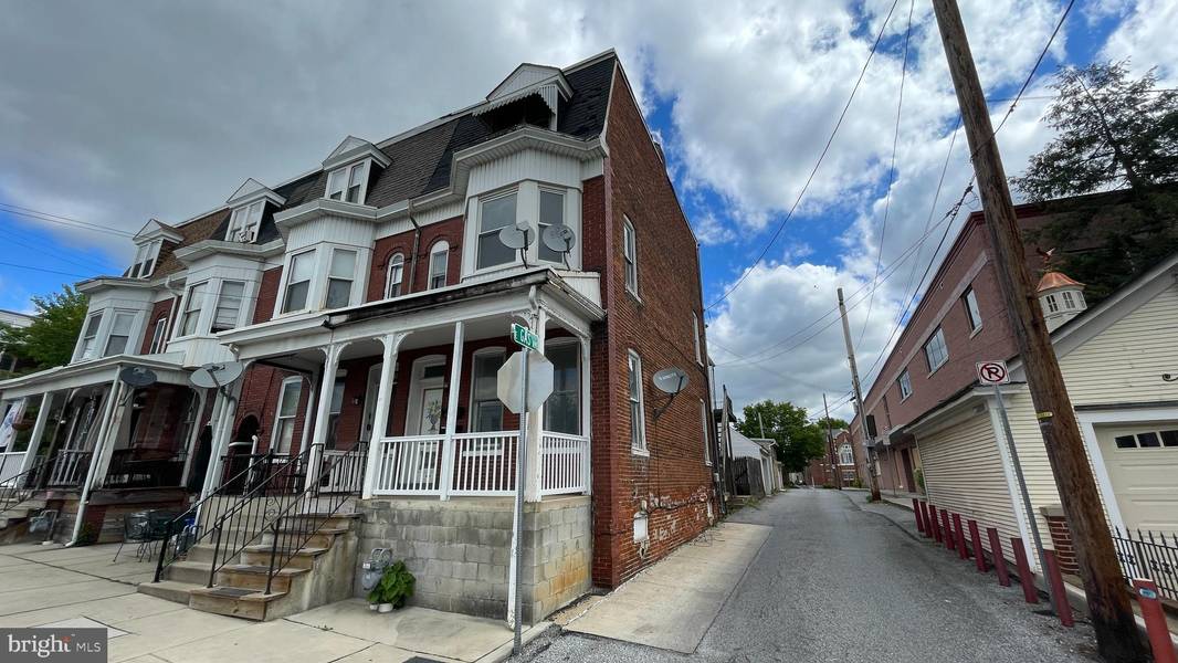 121 N STATE ST, York, PA 17403