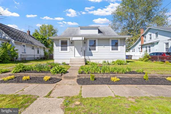 27 N CHESTER AVE, Delran, NJ 08075