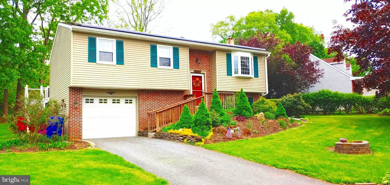 8 MYRTLEWOOD CT, Lancaster, PA 17603