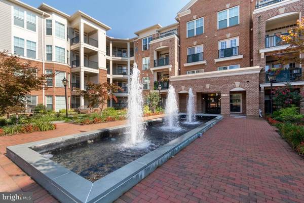 2903 SAINTSBURY PLZ #102, Fairfax, VA 22031