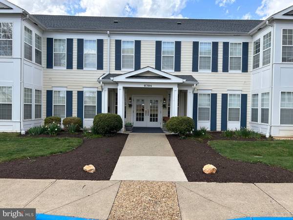 6704 HOLLY FARM LN #UNIT 209, Warrenton, VA 20187