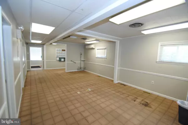 Burlington, NJ 08016,321 W BROAD ST