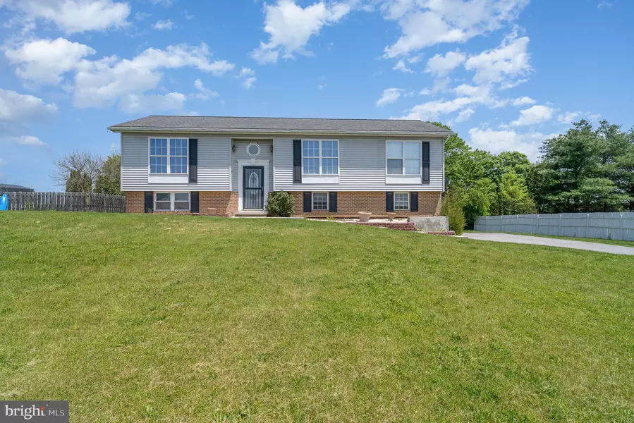 6 SIR WILLIAM DR, Newville, PA 17241