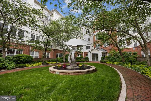 801 S GREENBRIER ST #209, Arlington, VA 22204