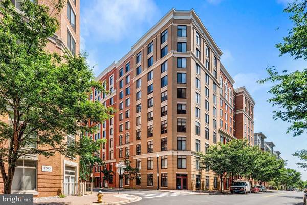 1201 N GARFIELD ST #801, Arlington, VA 22201