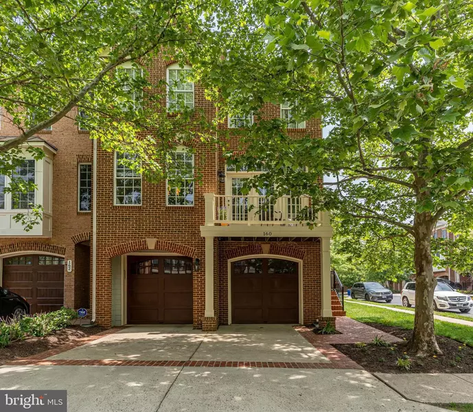 160 HERNDON MILL CIR, Herndon, VA 20170