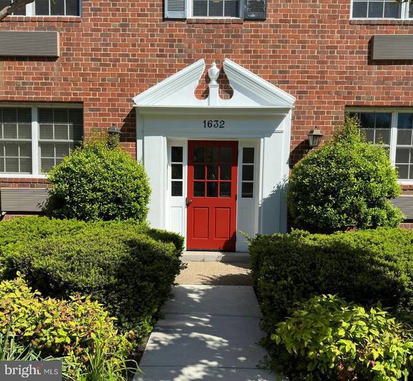 1632 W ABINGDON DR #302, Alexandria, VA 22314