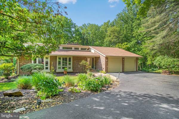 Vienna, VA 22182,9027 WEATHERWOOD CT