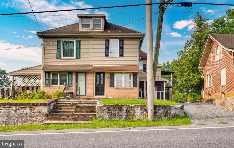 129 W MAIN ST, Reinholds, PA 17569