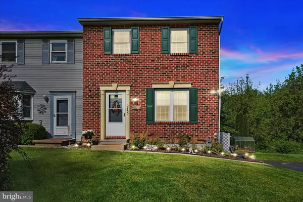 215 VINMAR DR, York, PA 17402