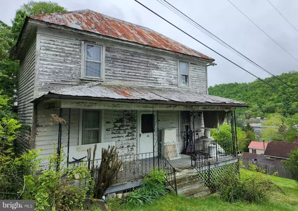 90 GOFF ST,  Berkeley Springs,  WV 25411