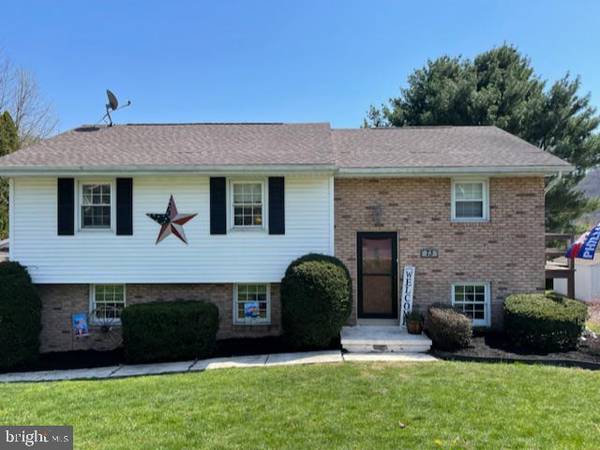 73 DEERFIELD DR, Pottsville, PA 17901