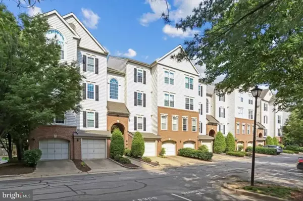 Alexandria, VA 22311,4679 LONGSTREET LN #102