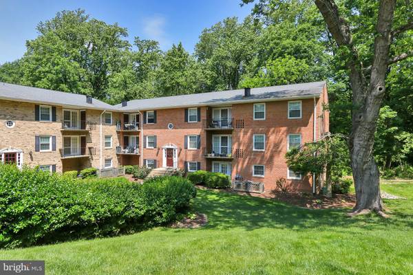 3790 LYNDHURST DR #103, Fairfax, VA 22031