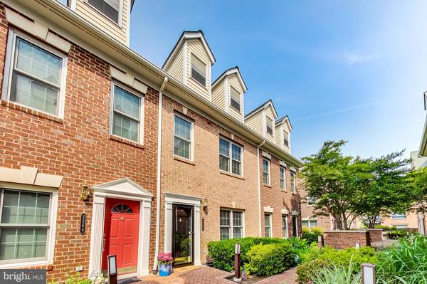 2262 S GARFIELD ST #8, Arlington, VA 22206