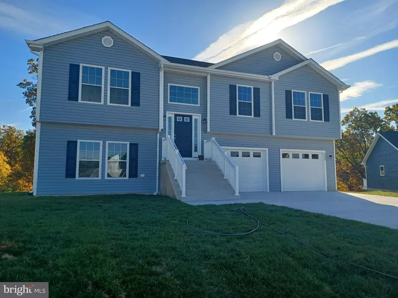 321 EQUINOX WAY EAST, Martinsburg, WV 25401