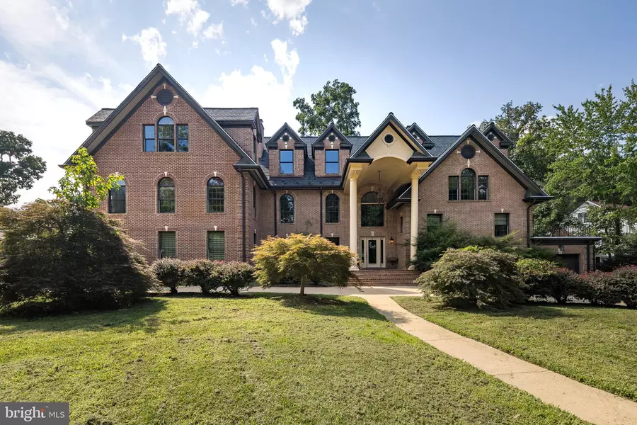 8620 W BOULEVARD DR, Alexandria, VA 22308