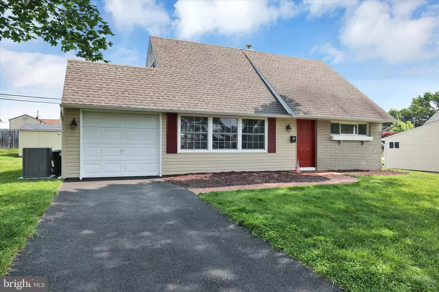 27 COBALT RIDGE DR S, Levittown, PA 19057