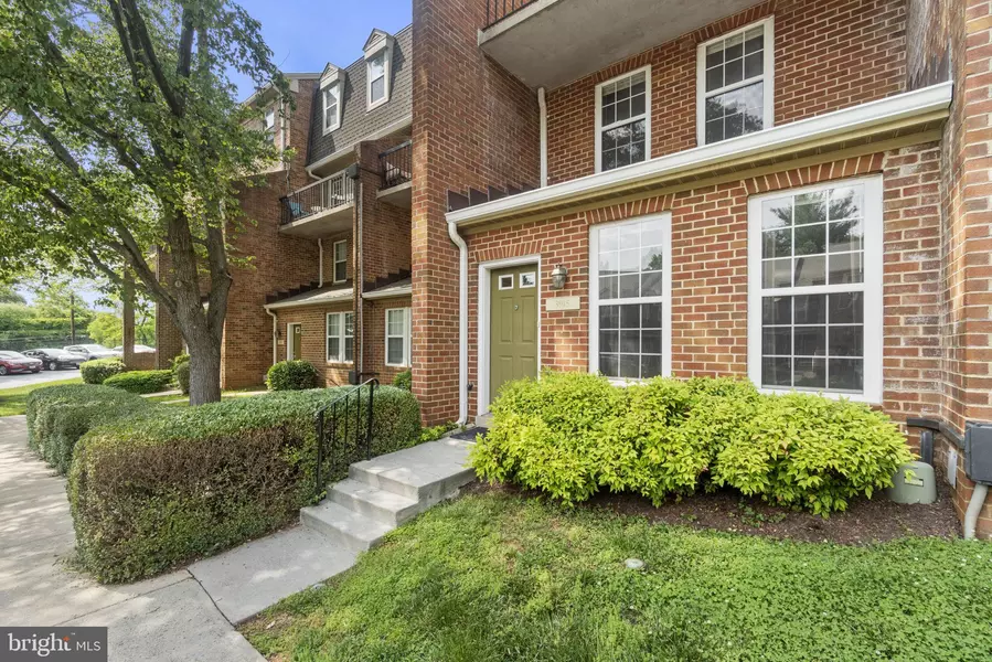 3915 CHESTERWOOD DR #3915, Silver Spring, MD 20906