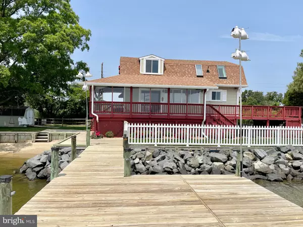 Colonial Beach, VA 22443,122 BEACH DRIVE