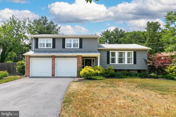 1308 HEARTWOOD DR, Cherry Hill, NJ 08003