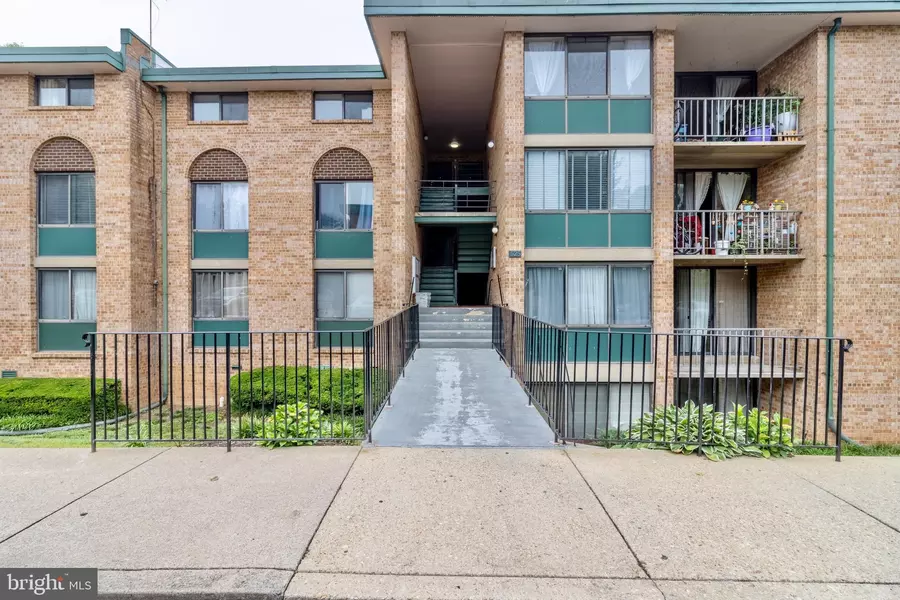 525 N ARMISTEAD ST #103, Alexandria, VA 22312