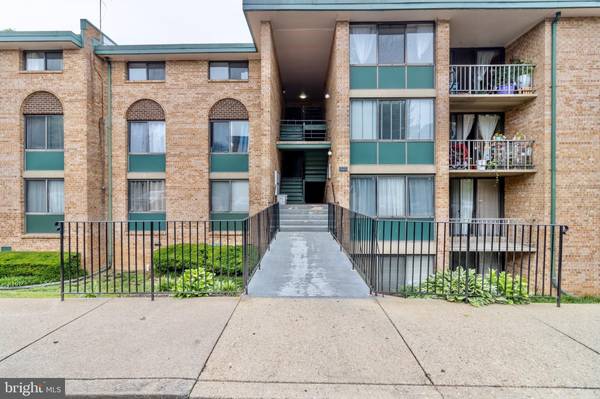 525 N ARMISTEAD ST #103, Alexandria, VA 22312