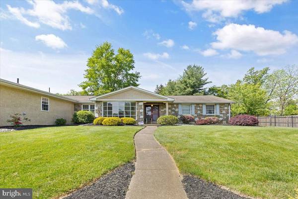 1102 BARNSWALLOW LN, Huntingdon Valley, PA 19006