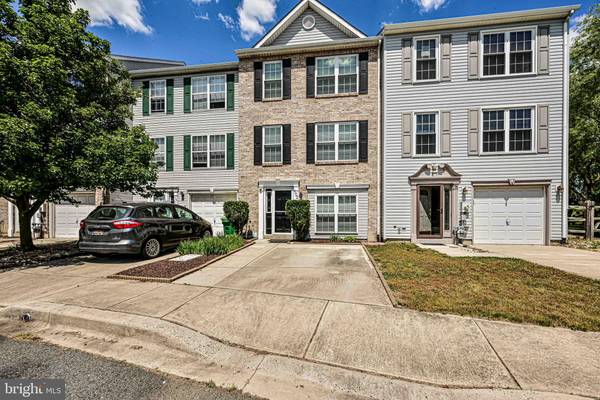 102 VERSAILLES CT, Newark, DE 19702