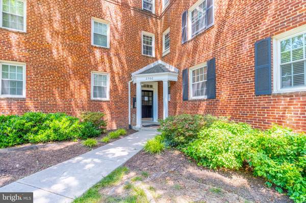 Arlington, VA 22204,2902 13TH RD S #202