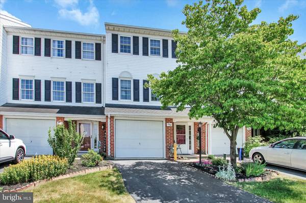 695 ROBIN HILL CIR, York, PA 17404