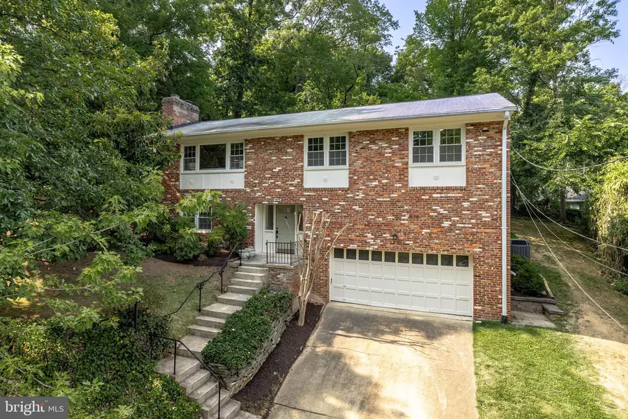 305 MOUNT PL, Alexandria, VA 22305