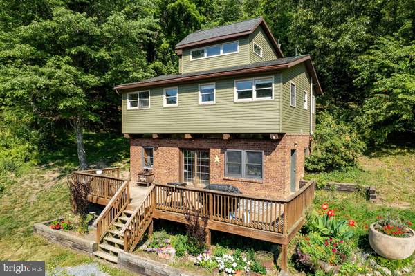 235 MOUNTAIN LAKE RD, Hedgesville, WV 25427