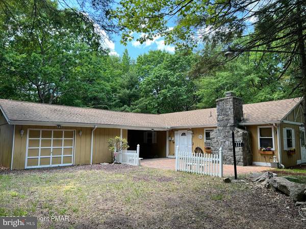 111 SPLIT ROCK RD, Lake Harmony, PA 18624