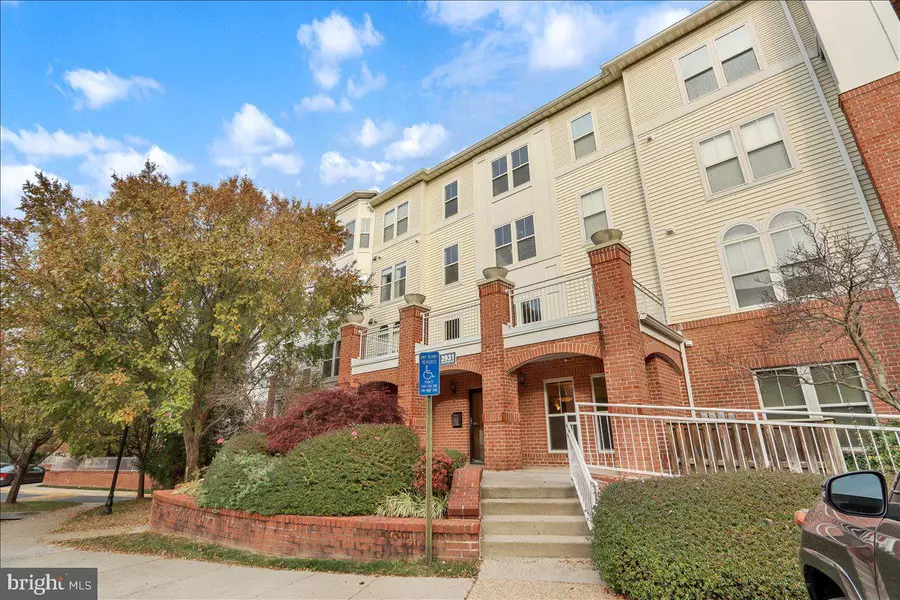 2931 DEER HOLLOW #404, Fairfax, VA 22031