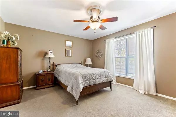 102 VALLEY VIEW DR Parkesburg, PA 19365