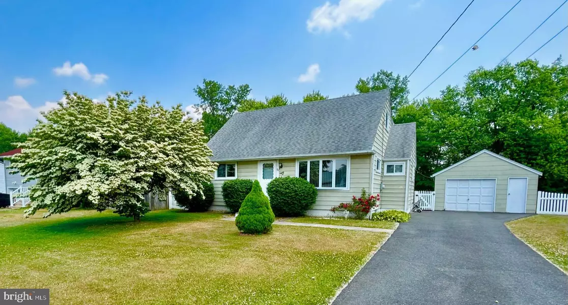 82 CHARLES BOSSERT DR, Bordentown, NJ 08505