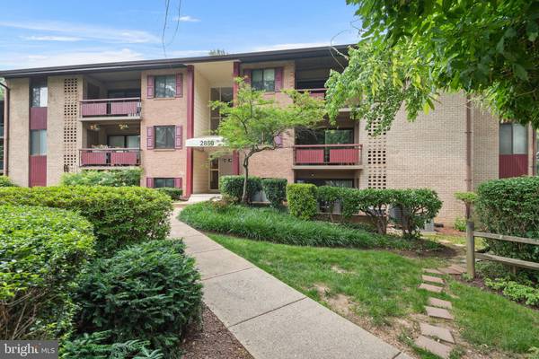 2850 DOVER LN #301, Falls Church, VA 22042